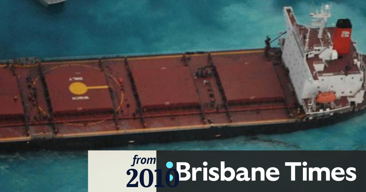 Video Oil spill on Great Barrier Reef